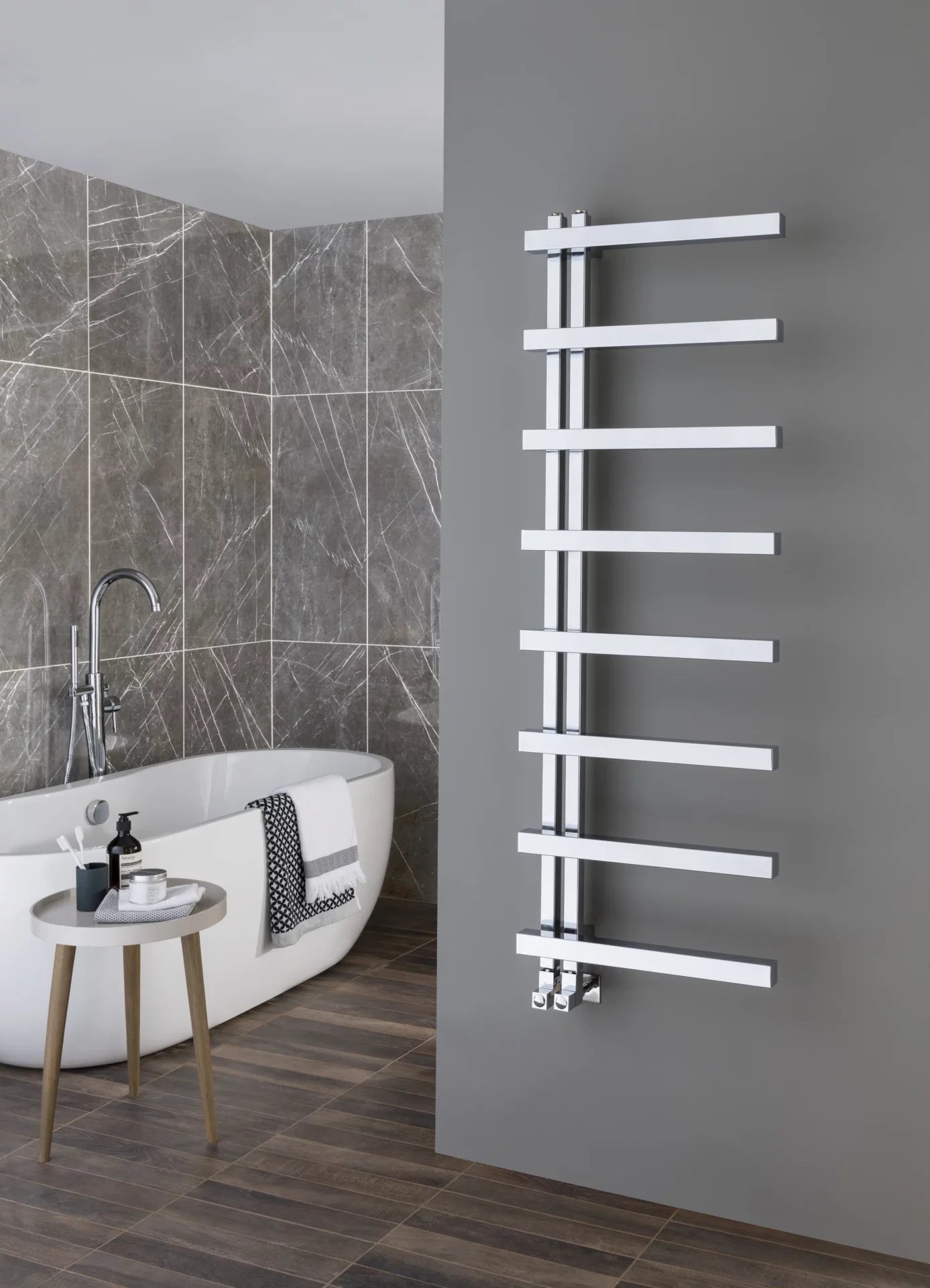 Lock II Towel Rail 1460 x 500mm chrome